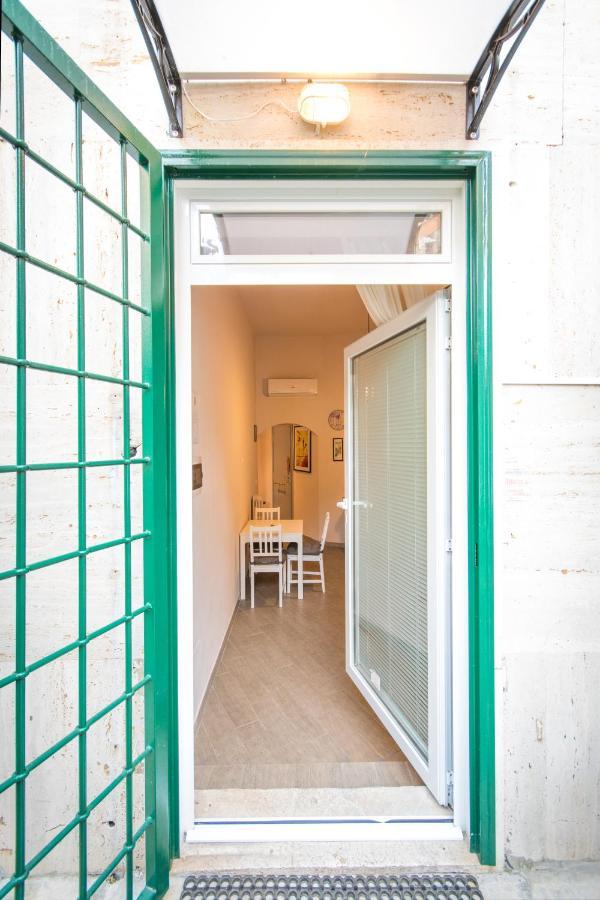 Vercelli Guest House Near San Giovanni روما المظهر الخارجي الصورة